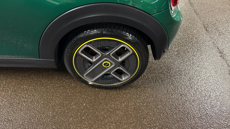 MINI Hatchback 135kW Cooper S Level 2 33kWh 3dr Auto Electric Hatchback